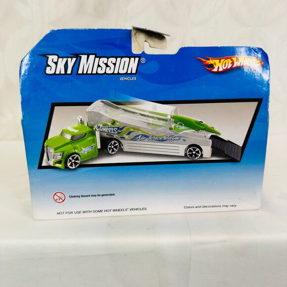 Hot Wheels Sky Mission Air Race Team Transport Truck w/Vehicle Jet 2009 Green - Picture 2 of 7